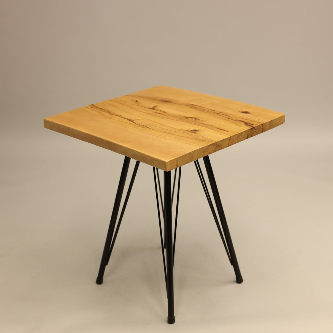Table en hêtre massif forme carré
